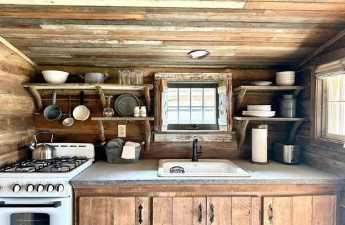 Bells Cabin | The Corn Crib Cabin at Green Frog Farm