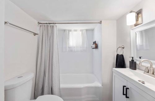Columbus House | The Courtyard Cottage2BD 1BHPrivate Garden Suite