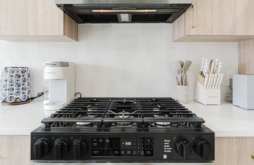 Boca Raton Apartment | The Courtyard - Poolside Suite in Boca