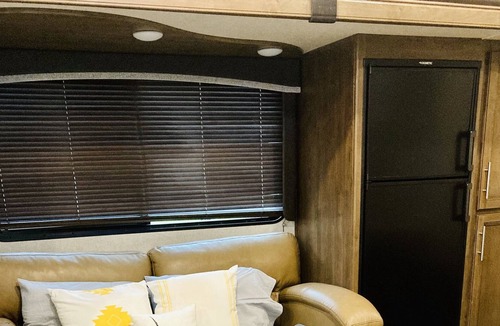 Fleming House | The Cozy Keystone RV on the Farm, Pet Friendly!