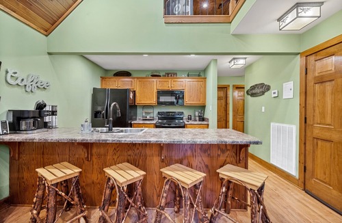 Mammoth Cave Cabin | The Cozy Nolin Cabin in Mammoth Cave, KY makes for the Perfect Lakefront Getaway