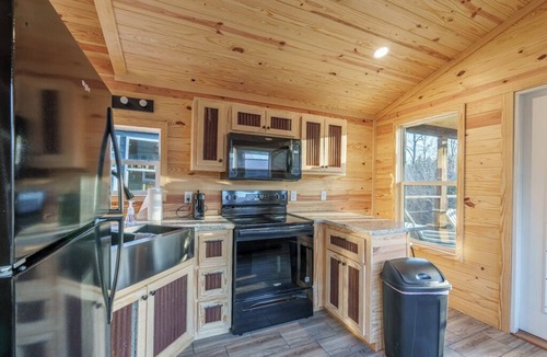 Lutts Cabin | The Creek Camp Cabins & RV Hookups in Savannah,TN - 4 minute ride to Dry Creek.