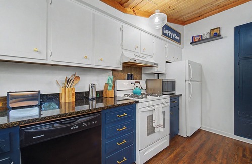 Mountain Cabin | The Cullowhee Cabin | Restful Retreat | Mountain View | Fire Pit | Games