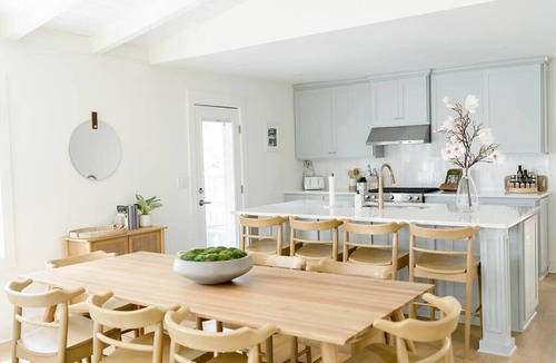 Saint Simons Heights House | The Davis: Restored 1942 Coastal Retreat in Historic Oglethorpe Park, Sleeps 14