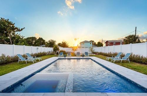 Delray Beach House | The Delray Twin Cottages Retreat 4 bedrooms Heated Pool and Spa Oasis