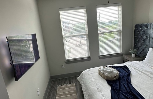 Lindridge-Martin Manor Apartment | The Emerald Gem