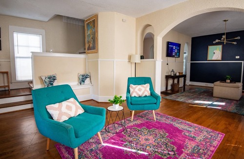 Glen Iris House | The Enchanter at Glen Iris-Sleeps 14 -Serene Stays