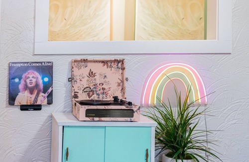 East Lake Morton House | The Funky Swan Shack by Lake Morton & Downtown