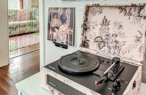 East Lake Morton House | The Funky Swan Shack by Lake Morton & Downtown