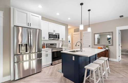 The Preserve On The Bay Apartment | The Golden Rule at SaltySusans - Pool & Pickleball