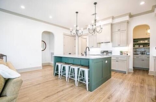 Plein Air House | The Grove Getaway, 4BR Haven by Velvet Ditch Villas