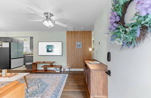 Hanahan House | The Hawthorne Hideaway