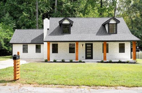 Stockbridge House | The Hidden Oasis! Minutes to dwntwn and ATL airpt!