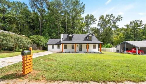 Stockbridge House | The Hidden Oasis! Minutes to dwntwn and ATL airpt!