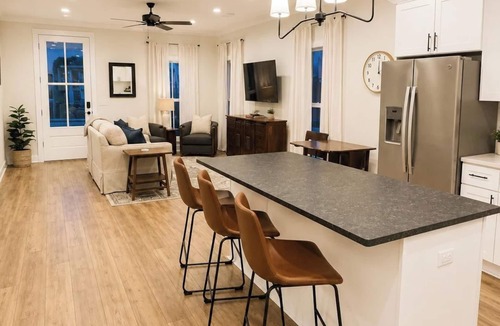 Starkville House | The Huddle, 3BR Cottage by Velvet Ditch Villas