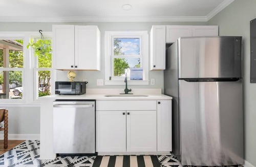 Riverland Terrace House | The Islander | 2BR Riverland Terrace, Beach & DT