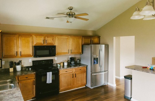 Lexington House | "The Kearney" BRIGHT MODERN STAY w/Yard - 3BR