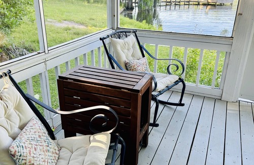 Warwick House | The Lake is Callling you to Creek Cabin