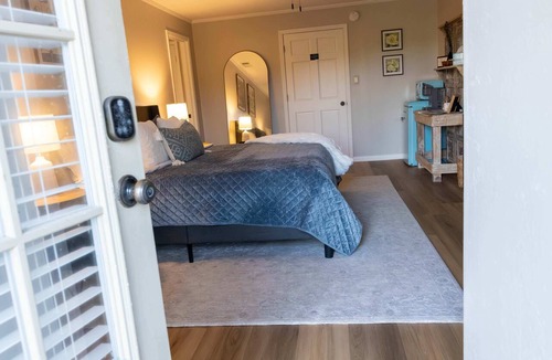 Belden Hotel | The Lakeside Suite at Moon Lake Farm - 2nd story deck overlooking the lake