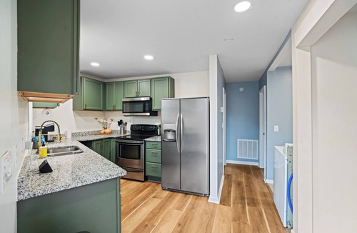 Greenville House | The Lazy Lodge: Peaceful Retreat 15 mins from Downtown Greenville