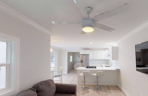 Parker Ridge House | The Lewis Cottage Pool, Downtown, Beach, Shops & Restaurants!