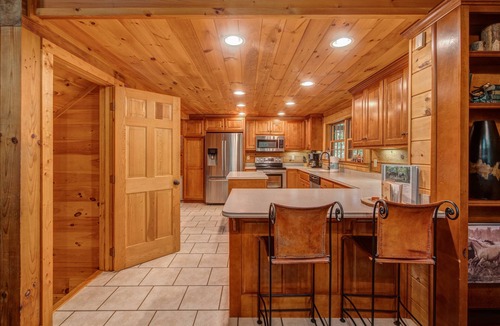 Ellijay Cabin | The Lodge at Summit Ridge North GA Mountain Cabin Sleeps 19 Hot Tub Kids' Room