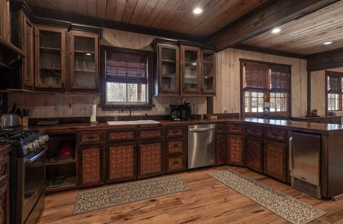 Taylor Cabin | The Lodge - Cypress Woods Place