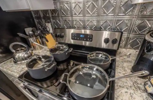 Gracewood House | "The Magnolia" 2 QN BD/2BA/2Workstations/Fast WiFi