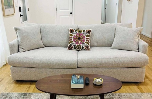 Marietta House | The Marietta Haus close to I-75, East Cobb, and Truist Park! Sleeps 5