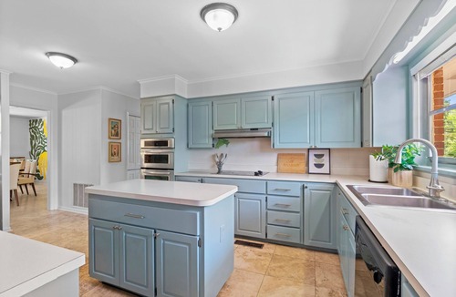 Briarwood House | The Markham Manor - 5BR/3.5B + Firepit, Patio Dining, Basement Lounge & Big Yard