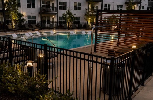 Cumberland Apartment | The Modern Nest - Vinings - Truist Park Getaway