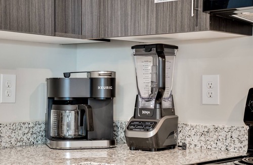 Augusta Apartment | The Monroe: King Bed - Full Kitchen - TV in Bed Room - Fast WiFi - Washer/Dryer