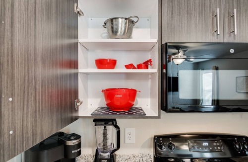 Augusta Apartment | The Monroe: King Bed - Full Kitchen - TV in Bed Room - Fast WiFi - Washer/Dryer