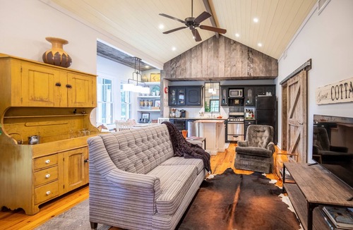Oxford House | The Nest Egg, 3BR Home by Velvet Ditch Villas