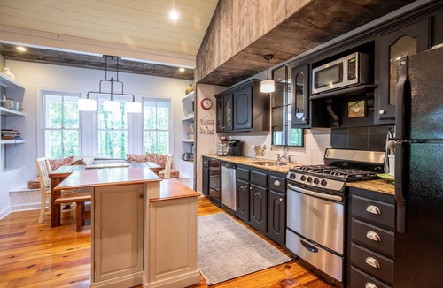 Oxford House | The Nest Egg, 3BR Home by Velvet Ditch Villas