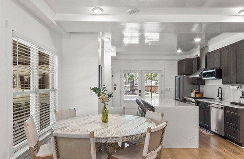 Tuscaloosa Condo | The Norma High-end Condo | Blocks from Stadium | Game Day