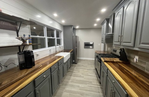 Ashley Oaks House | The Oak at Windrock- cozy farmhouse on 2 acres