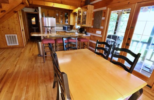 Cherokee Cabin | The Oakes: 6 min to Harrahs & Sequoyah National