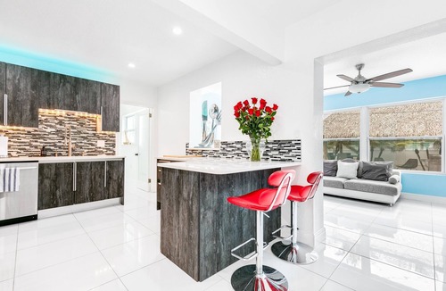 Lake Clarke Shores Villa | THE PALM BEACH VILLA