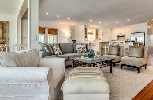 Royal Lagoons House | The Pearl | great rate. amazing dock. steps to shops and dining