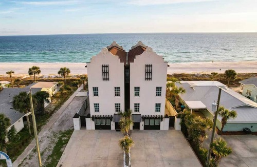 Bahama Beach House | The Pearl of Panama II | 9BR Gulf Views | Bikes/Carts
