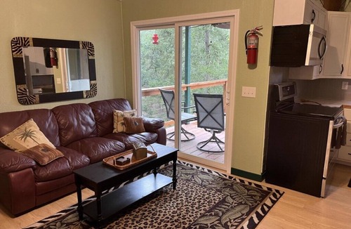 Royal Cabin | The Pecan at Hamilton Cove ~ Cabin Twenty ~ Lakefront ~ Pet Friendly