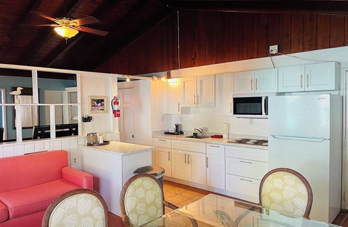 Key Largo Hotel | The Pelican Key Largo Cottages