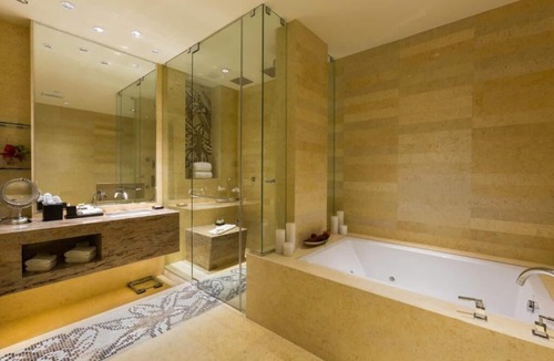 Seybold Hotel | The Perfect Group Escape! 2 Rooms w/Balcony, Kitchenette & Living Room, Pool