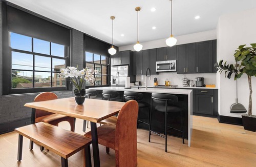 Arts/Warehouse District Apartment | The Perfect Layout for a Memorable Stay! All Kings