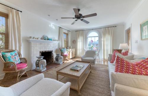 Southland Park Villa | The Pink Orchid Beach House Stunning Pool!