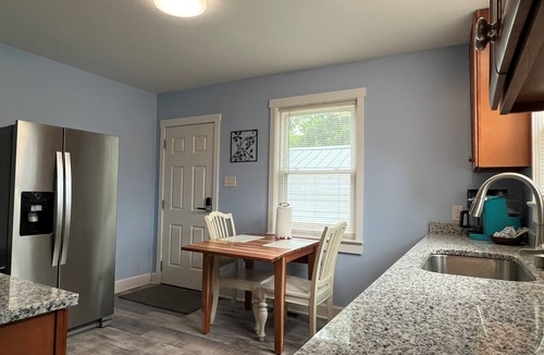 North Florence House | The Porchside Perch Walk to UNA/Downtown Florence