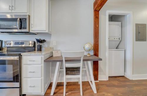 Statesboro Apartment | The Post Suite - above Bull & Barrel Close to GSU