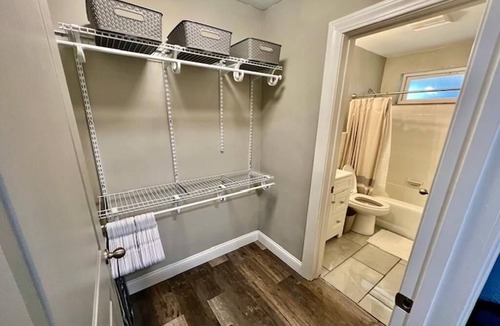 Avondale Apartment | The Professional's Choice- short walk to 3 hospitals
