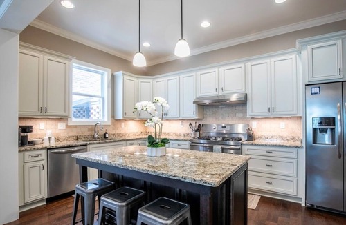 Oxford House | The Reed Retreat, 4BR Luxe by Velvet Ditch Villas